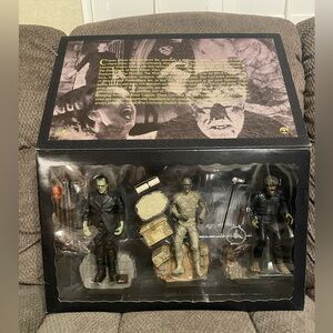 Universal Studios Monsters 3 Figures.